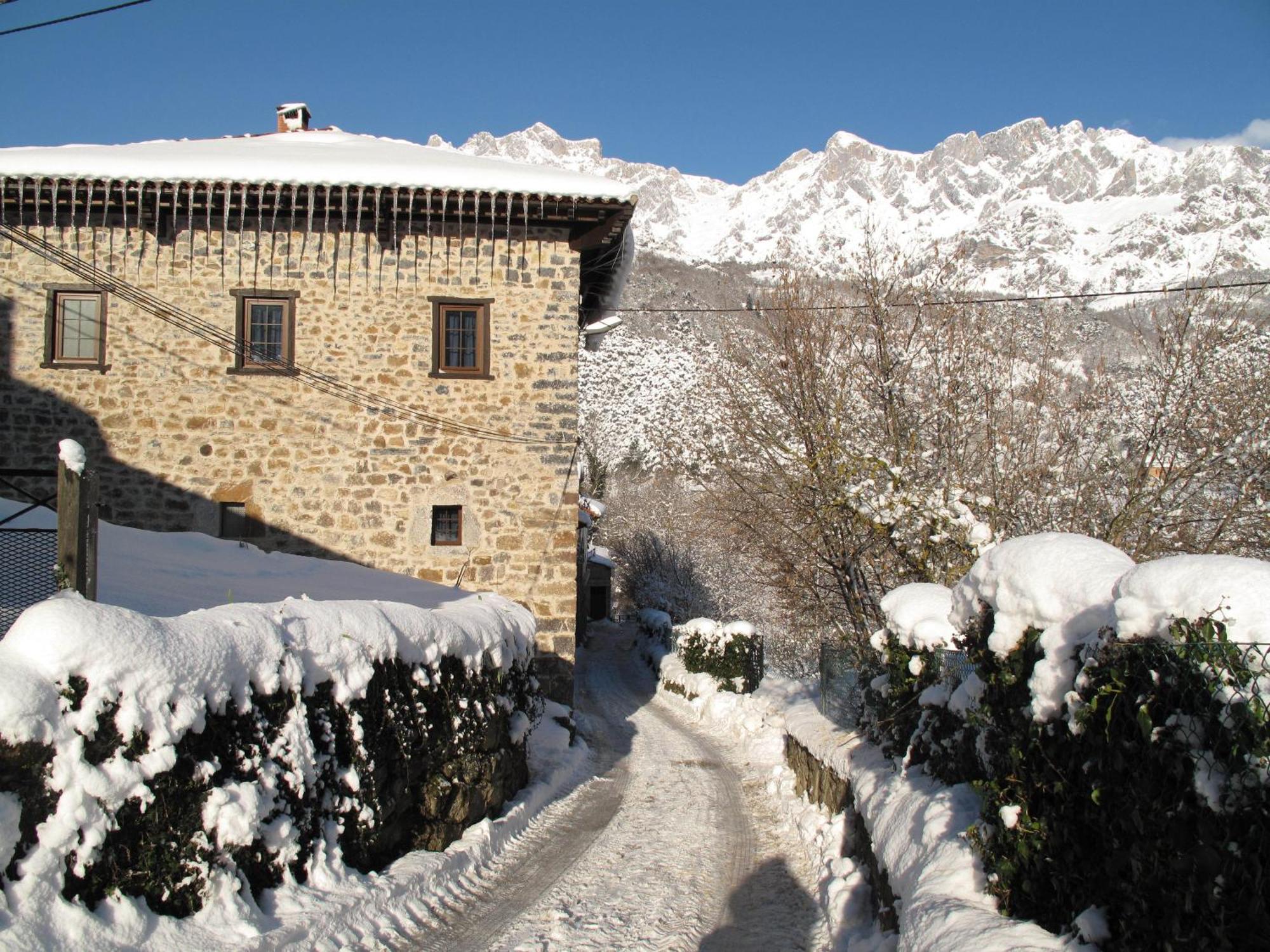 Albergue Turistico Valdebaro Camaleño Eksteriør bilde